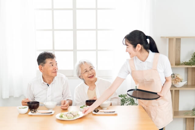 認知症の方が安心して過ごせる施設選びのポイント