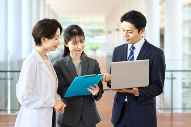 深夜や休日の急変時にどう動くか｜緊急時の医療連携のフロー